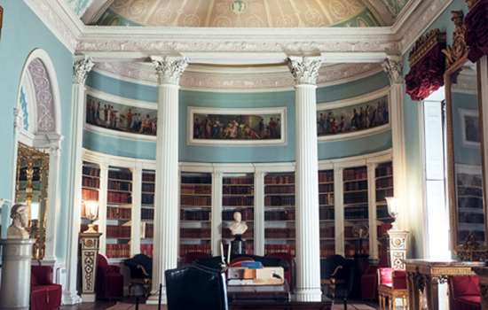 The Adam library in Kenwood, with view of the domed ceiling featuring classical white columns. 